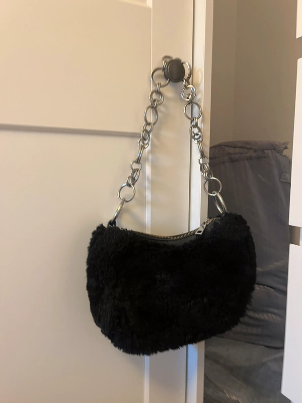 Faux fur shoulder hotsell bag topshop