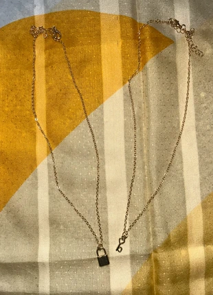 Lot 2 colliers, merk: Shein, staat: Heel goed, € 1,00, € 1,75 inclusief Kopersbescherming