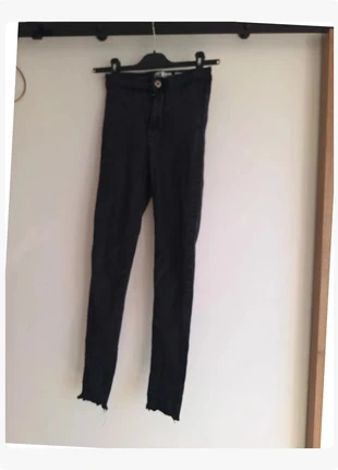 R0174. Jean slim noir Dayse T40, marque: Daysie, état: Très bon état, taille: L / 40 / 12, 5,00 €, 5,95 € Protection acheteurs (Pro) incluse