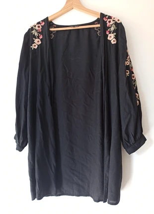 Kimono a fleurs brodées , brand: New Look, condition: Good, size: M / 38 / 10, €6.00, €7.00 includes Buyer Protection