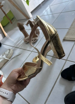 Talons dorés, marque: Shein, état: Bon état, taille: 39, 3,00 €, 3,85 € Protection acheteurs incluse