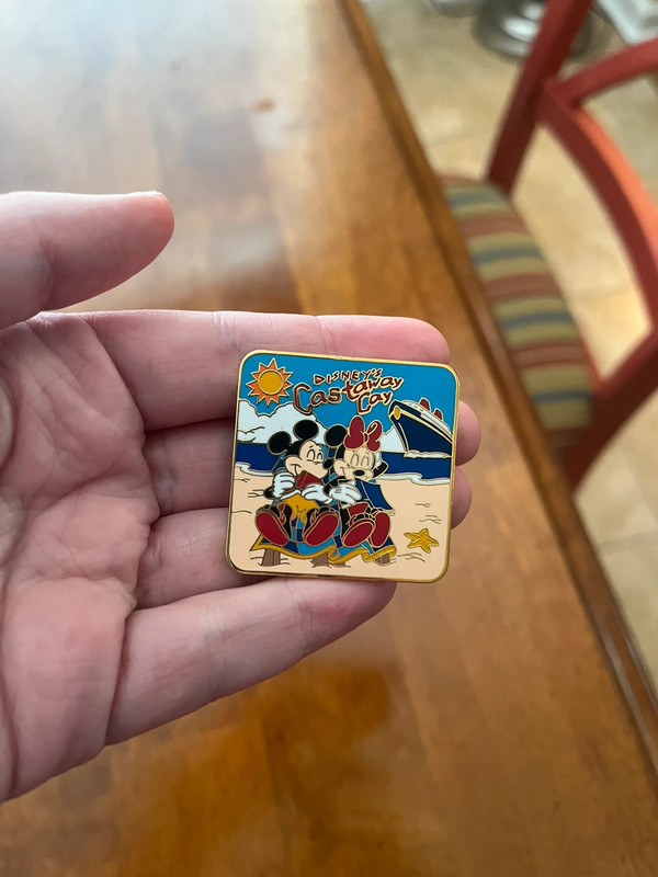 DCL - Castaway Cay - Mickey & Minnie Mouse - 2002 Disney Pin 1