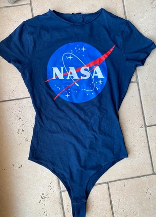 T-Shirt body NASA Undiz, merk: Undiz, staat: Heel goed, maat: S / 36 / 8, € 2,50, € 3,33 inclusief Kopersbescherming