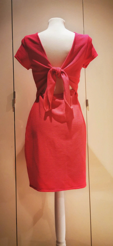 Różowa sukienka mini krótki rękaw 1