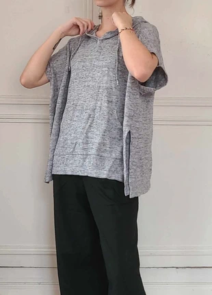 Poncho gris boho grunge, merk: Aesthetic, staat: Heel goed, maat: M / 38 / 10, € 9,00, € 10,15 inclusief Kopersbescherming