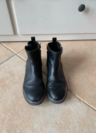 Bottines noires fille en cuir pointure 34, marque: CUIR, état: Très bon état, taille: 34, 12,00 €, 13,30 € Protection acheteurs incluse