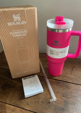 Gourde Stanley Cup Fuchsia, brand: Stanley, condition: New with tags, €34.20, €36.61 includes Buyer Protection