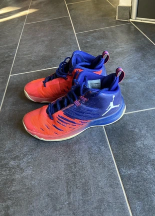 Chaussures Jordan rouge/bleu - Pointure 39 - Bon état, brand: Jordan, condition: Good, size: 39, €15.00, €16.45 includes Buyer Protection