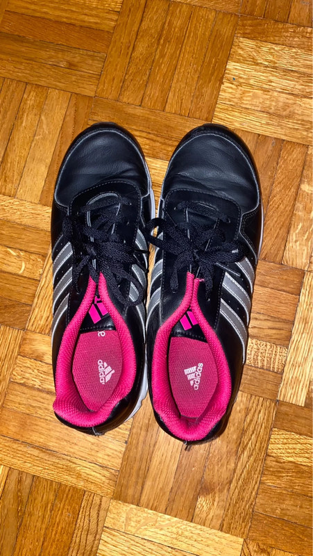 Scarpe adidas nere 2025 e fucsia