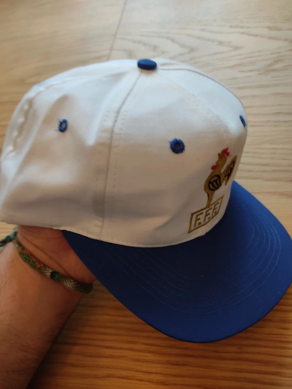 Vintage casquette Adidas Federation Francaise de Football neuve sans etiquette. Starter Vinted