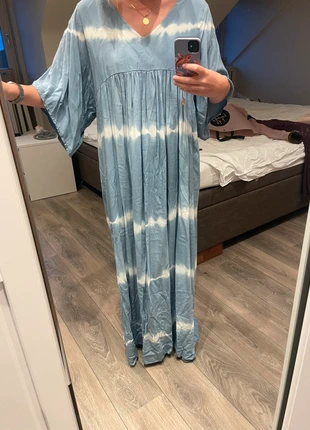 Lange tie-dye zomerjurk, marque: Mika Elles, état: Bon état, taille: Taille unique, 10,00 €, 11,20 € Protection acheteurs incluse