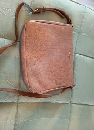 Sac bandoulière Desigual, marque: Desigual, état: Neuf sans étiquette, 8,00 €, 9,10 € Protection acheteurs incluse