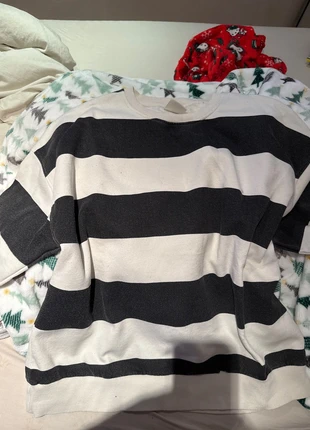 Süsser gestreifter Pulli von Pull & Bear, marke: Pull & Bear, zustand: Sehr gut, größe: L / 40 / 12, 10,00 €, 11,20 € inklusive Vinted-Käuferschutz