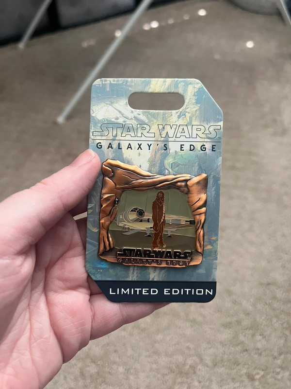 Disney Parks 2019 Countdown to Star Wars Galaxy's Edge Chewbacca Pin LE 3500