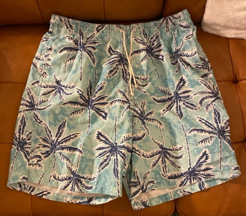 Excellent preowned condition Old Navy men’s swimsuit size XL 1