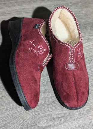 Fargeot Lowell Bordeaux
Pantoufles bordeaux fourrées laine taille 40 neuve, marca: Fargeot, estado: Novo sem etiquetas, tamanho: 40, €25.00, €26.95 inclui Proteção do Comprador