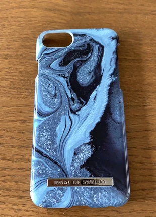 Telefoonhoesje Ideal of Sweden IPhone 8, merk: IDEA, staat: Heel goed, € 7,50, € 8,58 inclusief Kopersbescherming