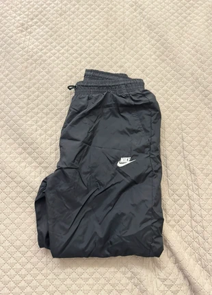 Nike Trackpants Preto | Estilo Clean Bandido | Raro | Fechos Laterais, marca: Nike, estado: Muito bom, tamanho: M, €29.99, €32.19 inclui Proteção do Comprador