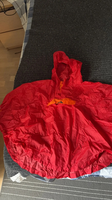 Kway rosso poncho