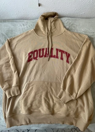 Sudadera equality d Stradivarius, marca: Stradivarius, estado: Nuevo sin etiquetas, tamaño: M / 38 / 10, 5,00 €, 5,95 € Protección al comprador incluida