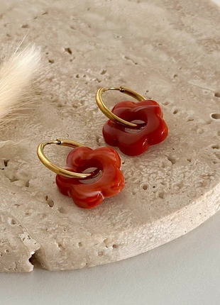 Boucles d’oreilles dorées acier inoxydable créoles pendentif forme fleur orange marbrée, marke: Boutique Parisienne, zustand: Sehr gut, 19,00 €, 20,65 € beinhaltet Vinted-Käuferschutz Pro