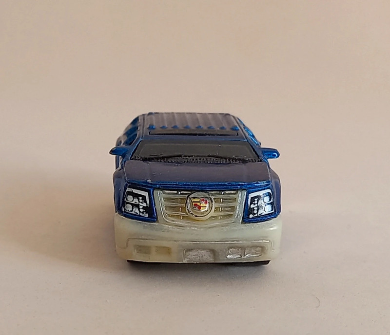 Hot Wheels Blings Cadillac Escalade 4