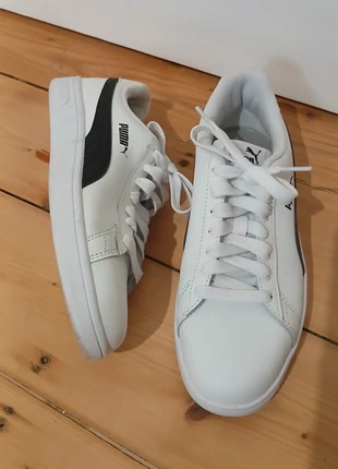 Wie Neu Puma Sneaker Leder Sportschuhe 39 weiß schwarz Smash, merk: Puma, staat: Nieuw zonder prijskaartje, maat: 39, € 22,50, € 24,33 inclusief Kopersbescherming