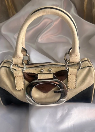 Vintage Guess Mini Borsa in Pelle Bauletto Y2K 2000s Bag, merk: GUESS, staat: Heel goed, € 49,00, € 52,15 inclusief Kopersbescherming