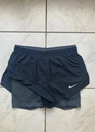 Short running Nike taille XS couleur noir gris, marke: Nike, zustand: Sehr gut, größe: XS / 34 / 6, 19,00 €, 20,65 € beinhaltet Vinted-Käuferschutz Pro