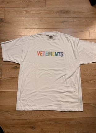 T-shirt Vetements “diamonds”, marque: Vetements, état: Neuf sans étiquette, taille: M, 250,00 €, 263,20 € Protection acheteurs incluse
