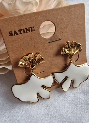 Boucle d'oreille blanche et doré, brand: Satine, condizioni: Ottime, €10.00, €11.20 include la Protezione acquisti