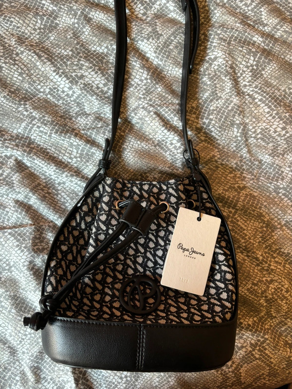 Bolso negro de piel de Pepe Jeans 3