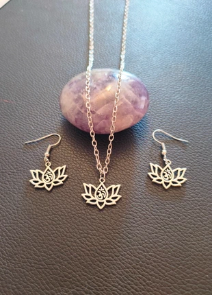 Ensemble de bijou aum bouddhiste boucle et collier minimaliste argenté., marca: ZEN, estado: Muy bueno, 8,90 €, 10,05 € Protección al comprador Pro incluida