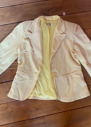 Blazer jaune , marque: Hangar 86, état: Bon état, taille: M / 38 / 10, 3,50 €, 4,38 € Protection acheteurs incluse