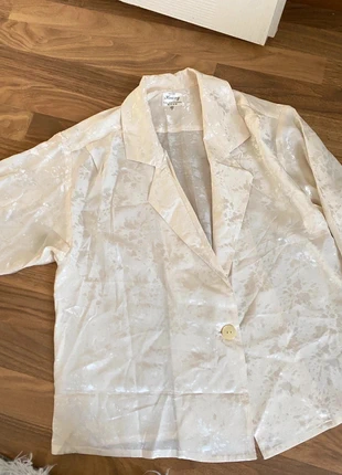 Chemise coupe blazer taille 40 en soie beige, brand: Boutique Parisienne, condition: Very good, size: L / 40 / 12, €25.00, €26.95 includes Buyer Protection
