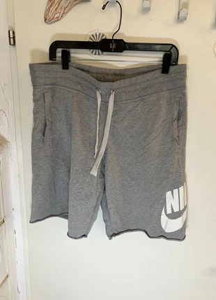Nike Shorts M für Sommer, marke: Nike, zustand: Sehr gut, größe: M, 20,00 €, 21,70 € inklusive Vinted-Käuferschutz