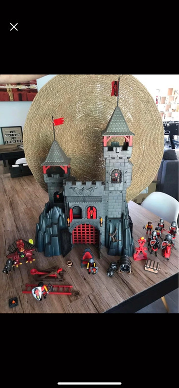 Château playmobil Dragon rouge