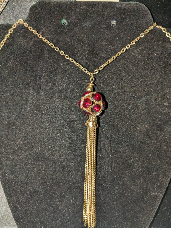 Red tassel long necklace 1