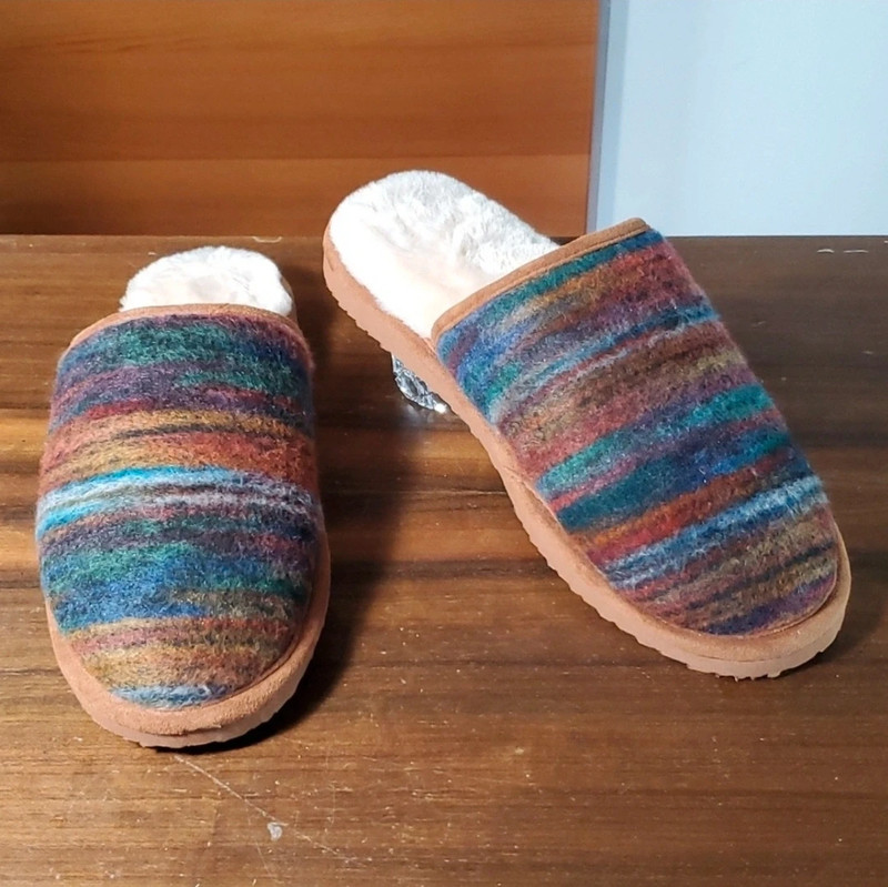 Kohl's Size 9/10 NEW Slippers Faux Fur Slip On Flip Flop Bottom Fleece Rainbow 1