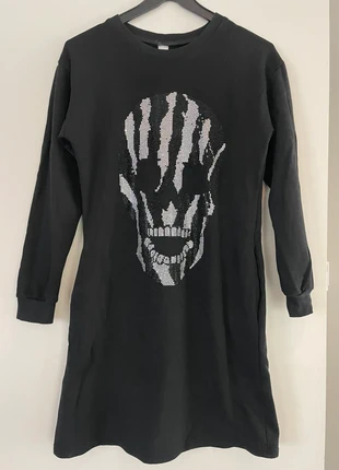 Sweaterkleedje met doodskop, merk: JUSTINE, staat: Nieuw zonder prijskaartje, maat: Universele maat, € 20,00, € 21,70 inclusief Kopersbescherming