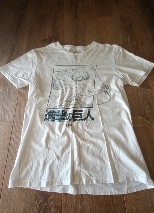 T shirt Attaque des titans, merk: Attack On Titan, staat: Heel goed, maat: M, € 3,50, € 4,38 inclusief Kopersbescherming
