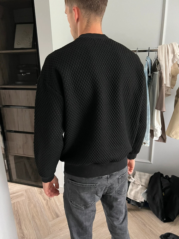 Juodas džemperis 4