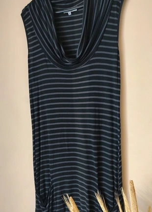 Robe rayée noire et grise avec col bénitier - Taille 38, marke: Nothing Else, zustand: Sehr gut, größe: M / 38 / 10, 5,50 €, 6,48 € inklusive Vinted-Käuferschutz