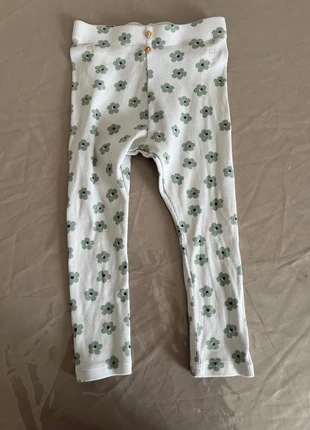 Legging blanc motifs fleurs, brand: Kiabi, condizioni: Ottime, taglia: 24-36 mesi / 92 cm, €1.00, €1.75 include la Protezione acquisti