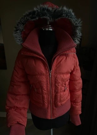 Fur hood puffer jacket, merk: geen merk, staat: Heel goed, maat: M / 38 / 10, € 40,00, € 42,70 inclusief Kopersbescherming