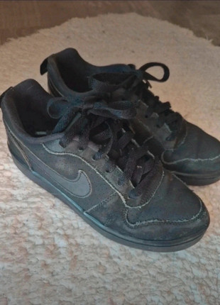 Sapatilhas Nike pretas Tamanho 36, marque: Nike, état: Bon état, taille: 36, 10,00 €, 11,20 € Protection acheteurs incluse
