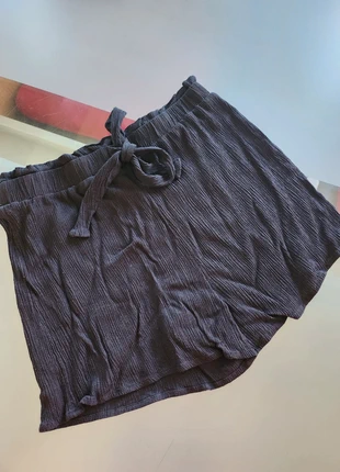 Short côtelé noir de marque H&M et de taille 38, marke: H&M, zustand: Sehr gut, größe: M / 38 / 10, 5,00 €, 5,95 € inklusive Vinted-Käuferschutz