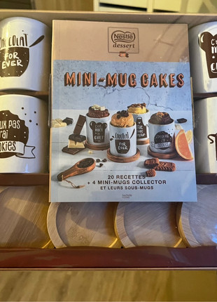 Coffret Mini-mug cakes + sous-mugs Nestlé: 20 recettes + 4 mini-mugs  collector et leurs sous-mugs