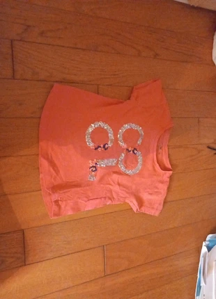 T-shirt rose avec écriture, brand: U Essentiel, condizioni: Buone, taglia: 6 anni / 116 cm, €2.00, €2.80 include la Protezione acquisti