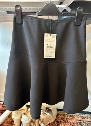Magnifique jupe patineuse Zara, marque: Zara, état: Neuf avec étiquette, taille: XS / 34 / 6, 11,00 €, 12,25 € Protection acheteurs incluse